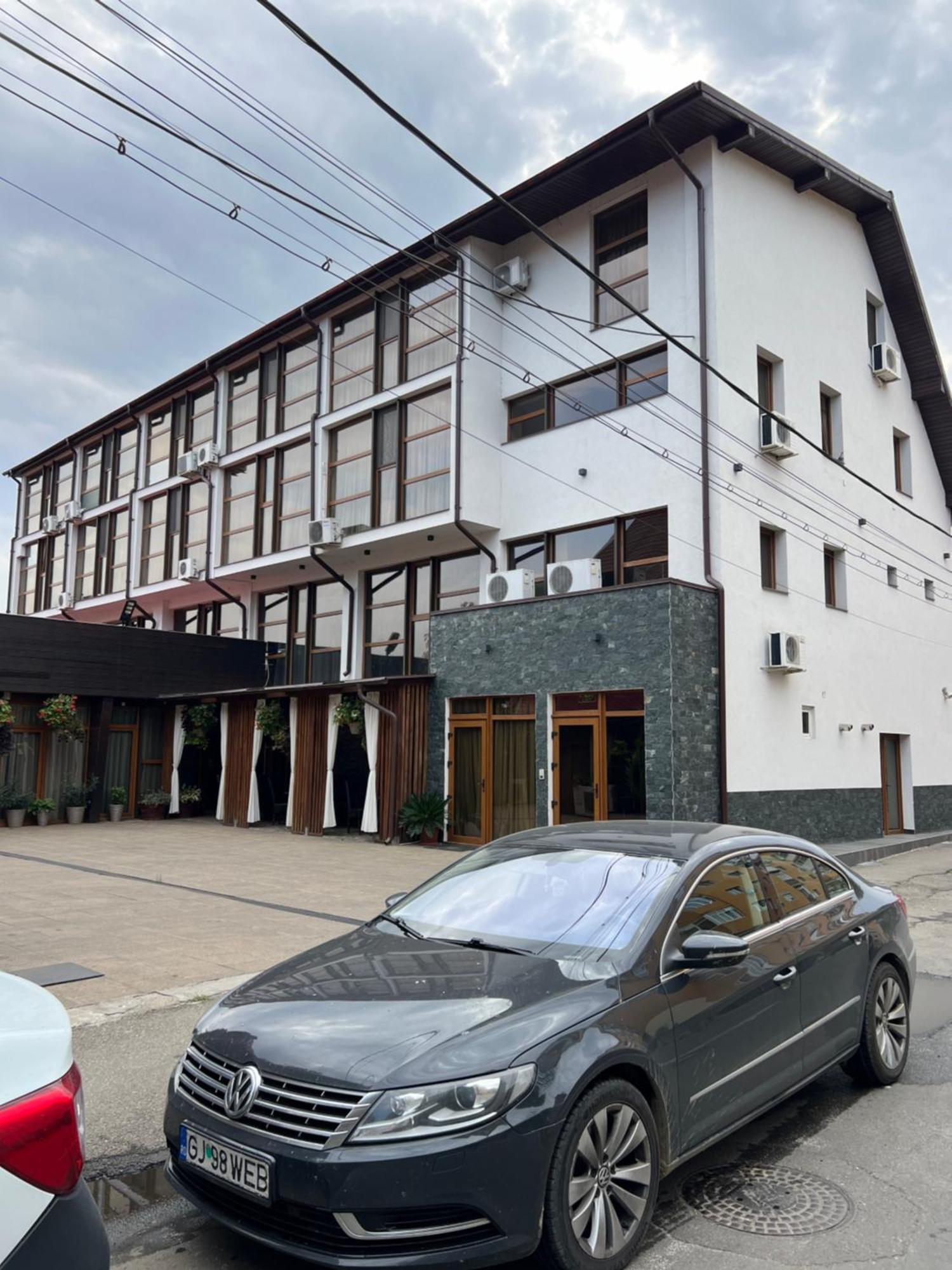 Hotel Palace Târgu Jiu Dış mekan fotoğraf