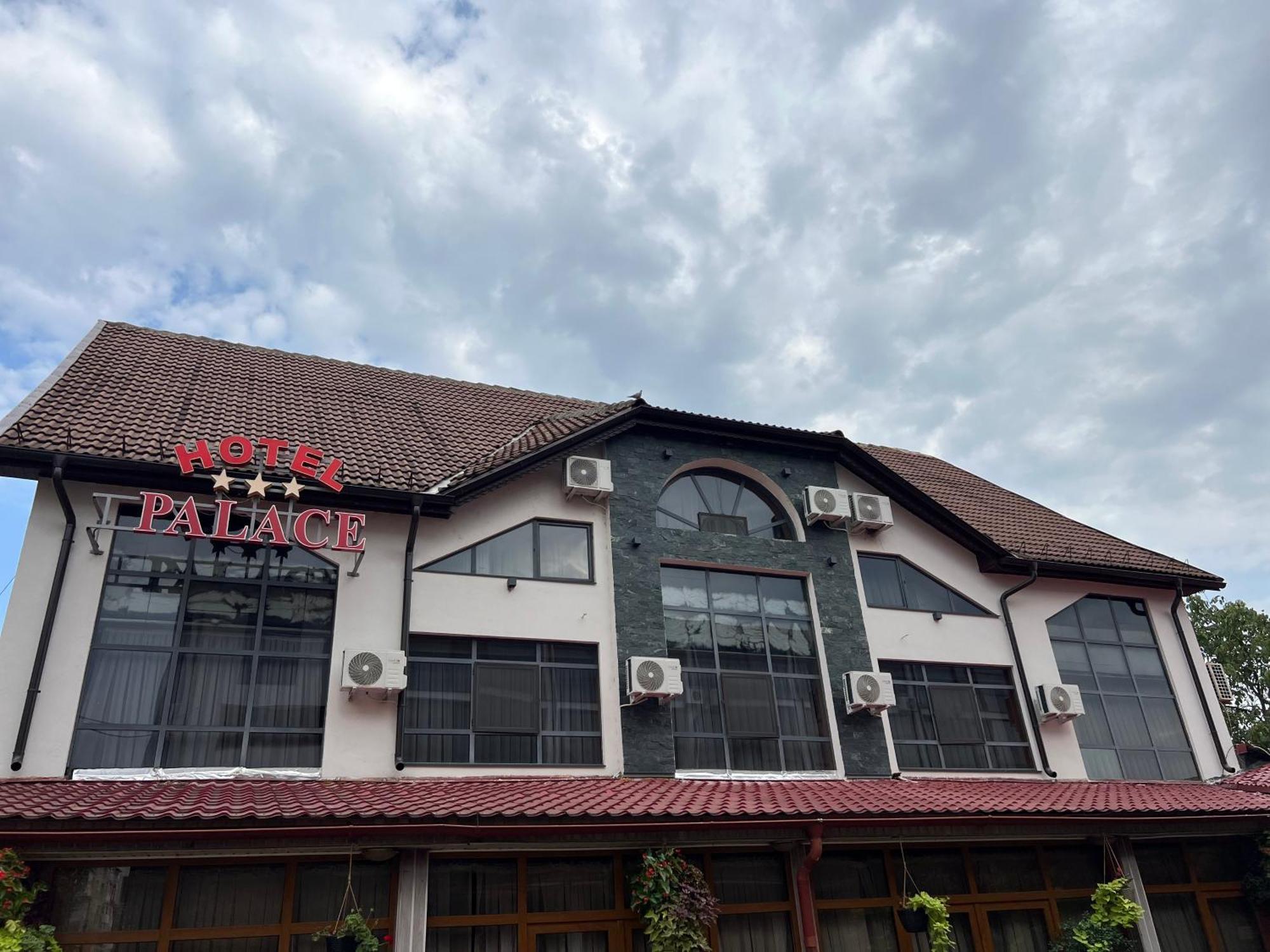 Hotel Palace Târgu Jiu Dış mekan fotoğraf