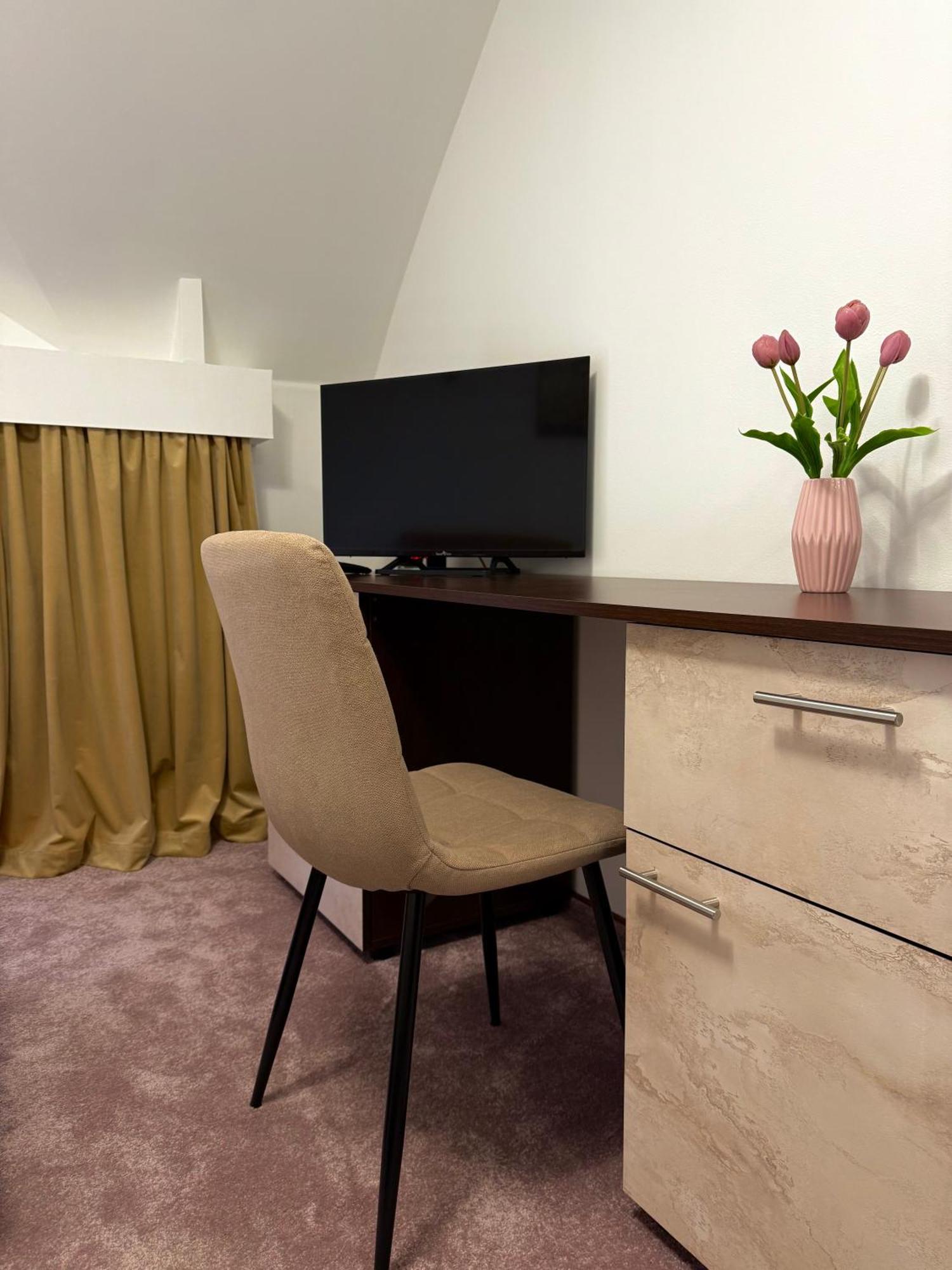 Hotel Palace Târgu Jiu Dış mekan fotoğraf