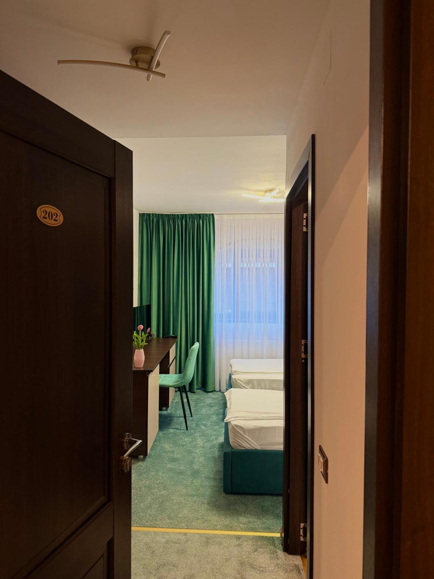 Hotel Palace Târgu Jiu Dış mekan fotoğraf