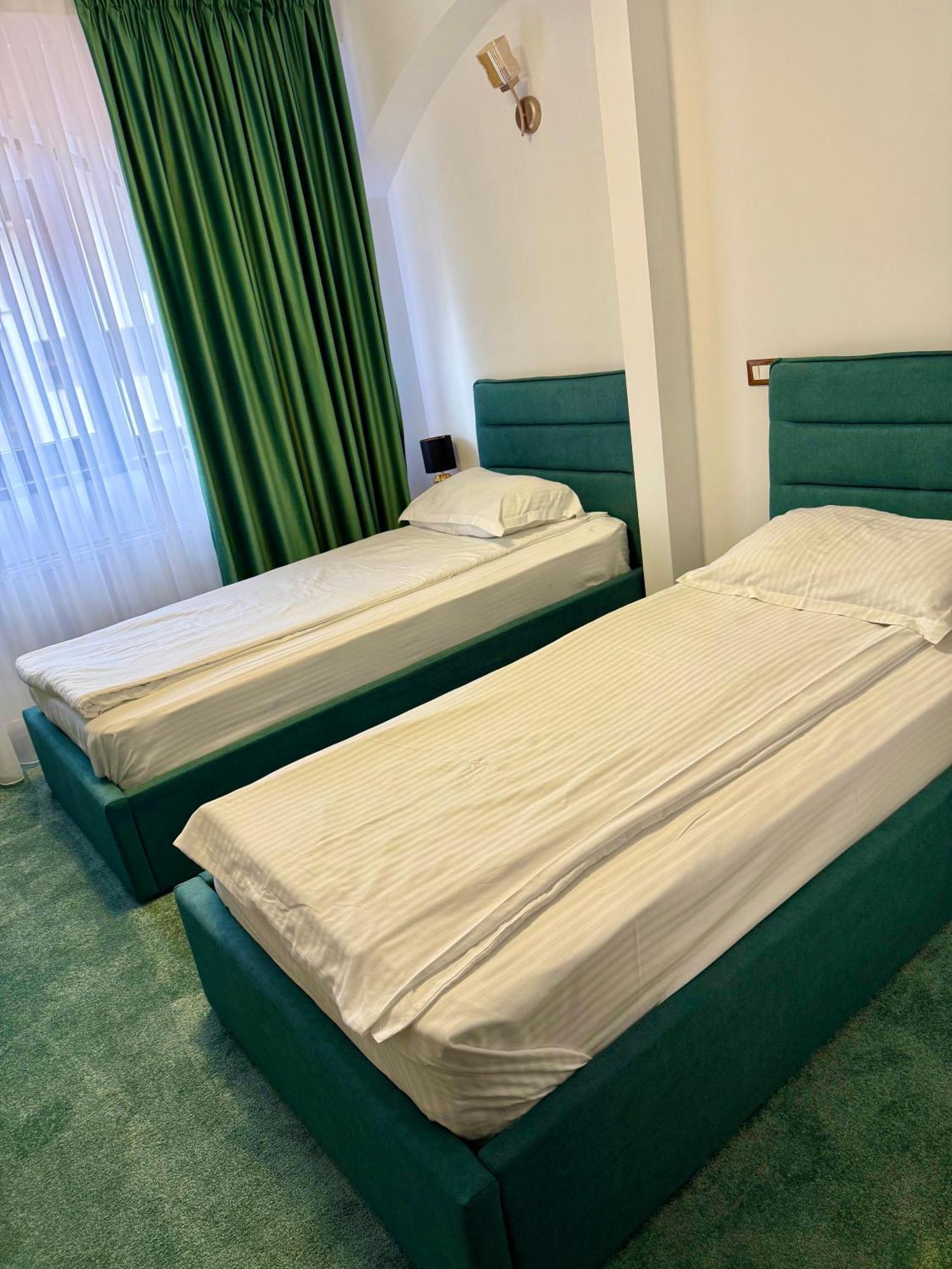 Hotel Palace Târgu Jiu Dış mekan fotoğraf