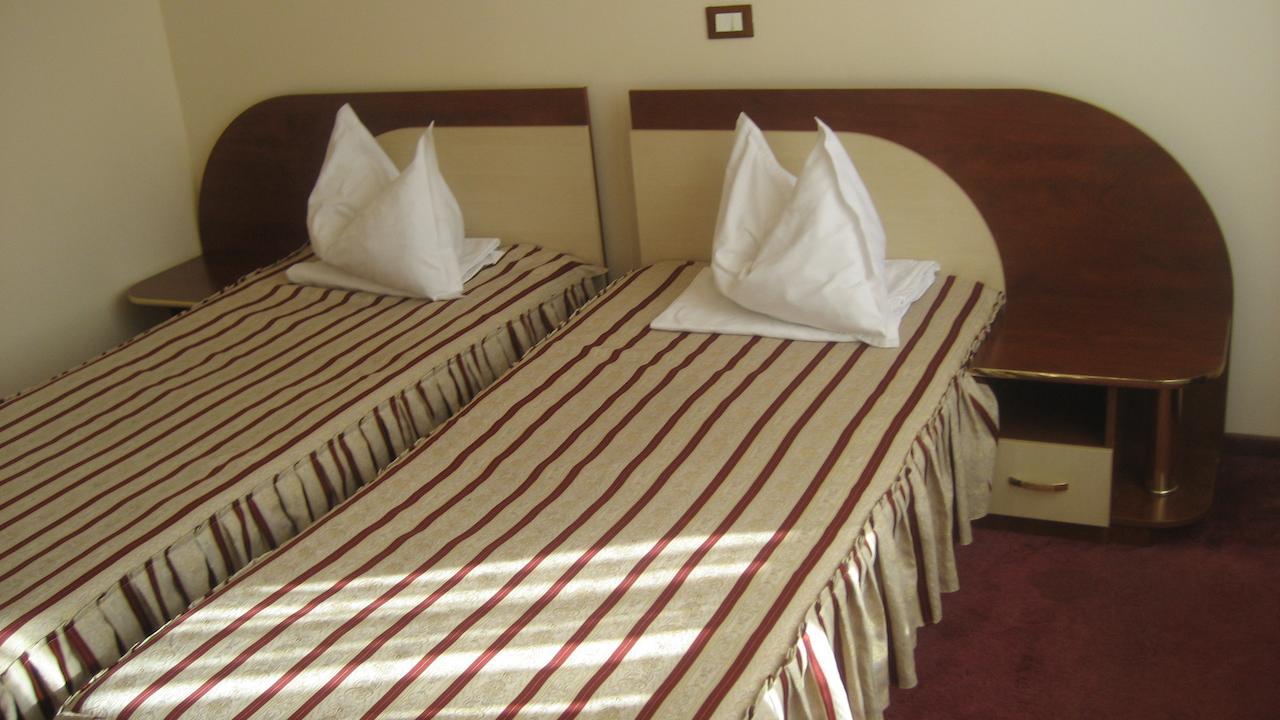 Hotel Palace Târgu Jiu Dış mekan fotoğraf