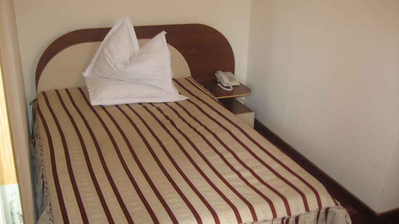 Hotel Palace Târgu Jiu Oda fotoğraf