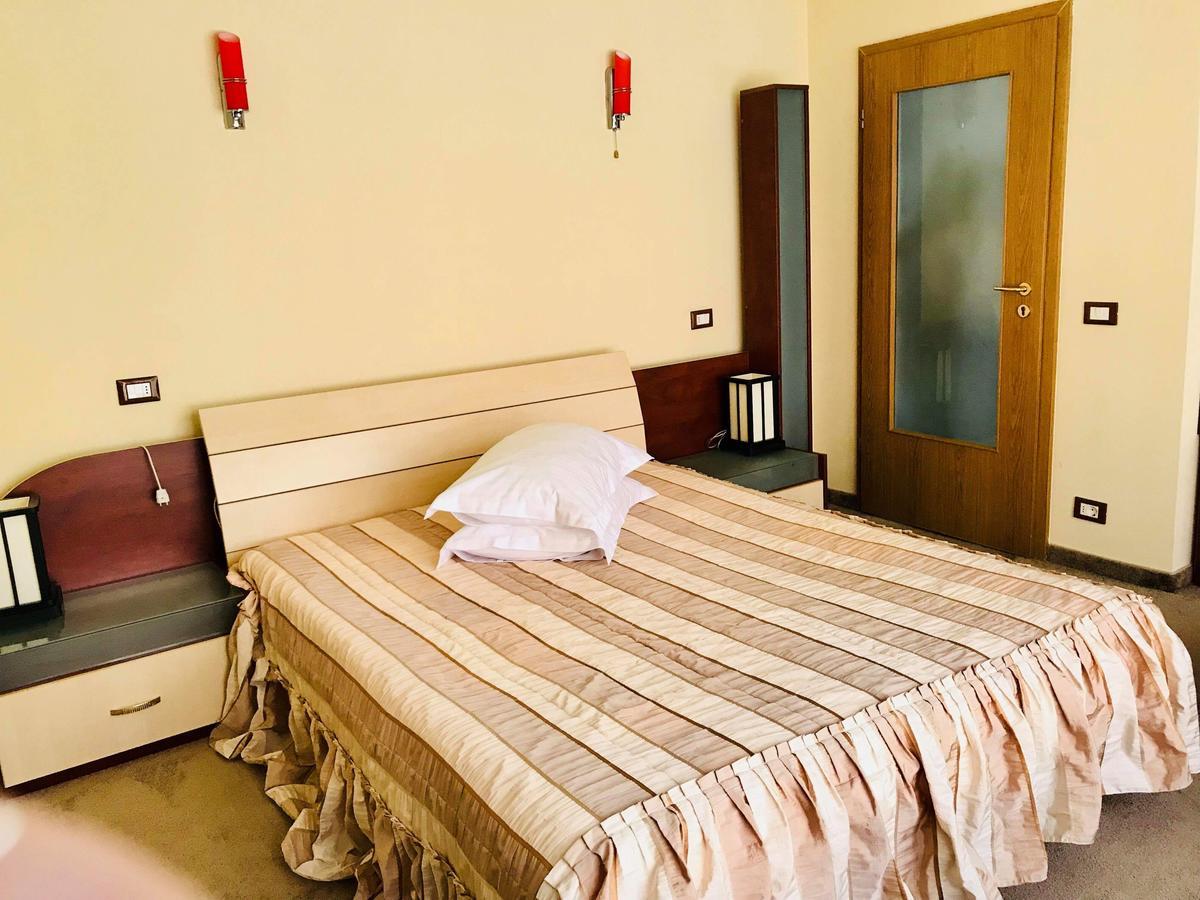 Hotel Palace Târgu Jiu Dış mekan fotoğraf