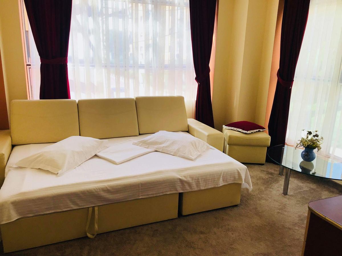 Hotel Palace Târgu Jiu Dış mekan fotoğraf