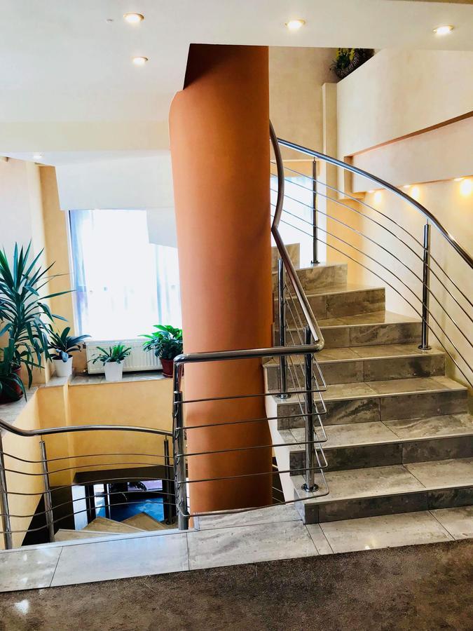 Hotel Palace Târgu Jiu Dış mekan fotoğraf